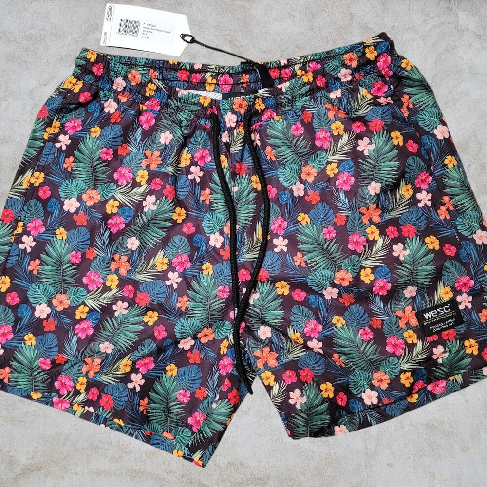 WESC Swim Trunks Men's Size M Floral Mesh Lined Pockets Board Shorts